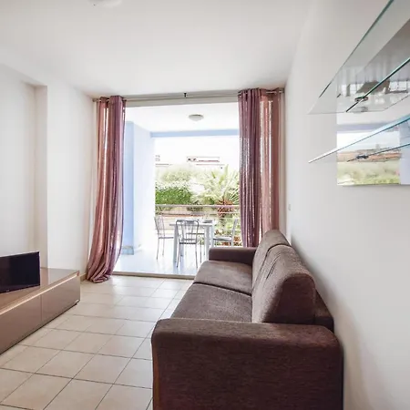 1 Bedroom Cozy In Isca Marina Apartment